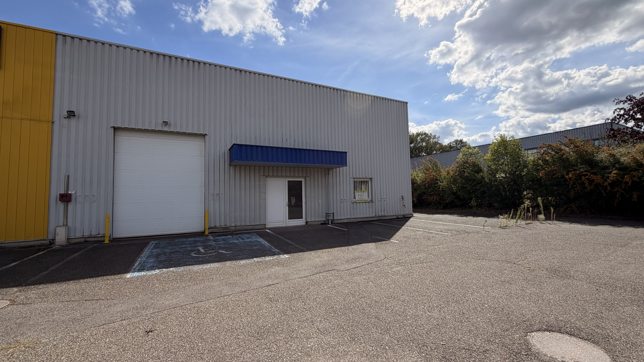 Local commercial à louer à Monswiller, 240 m² – photo 1 sur 5